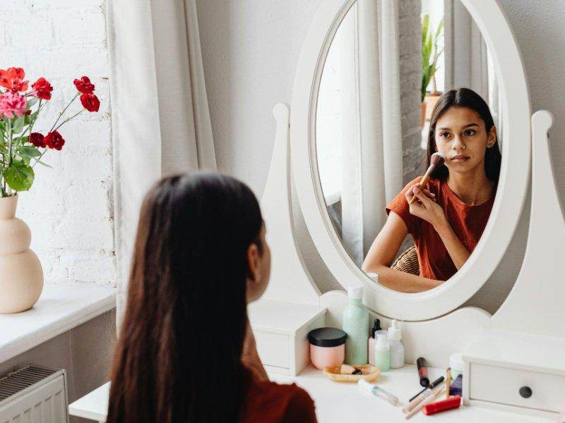 How Old to Use Makeup - Cindorium